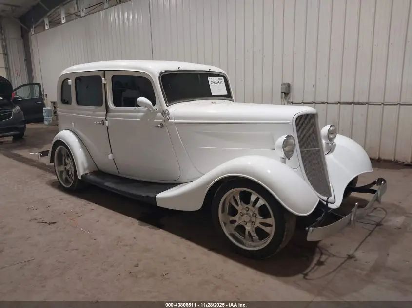 1934 FORD SEDAN
